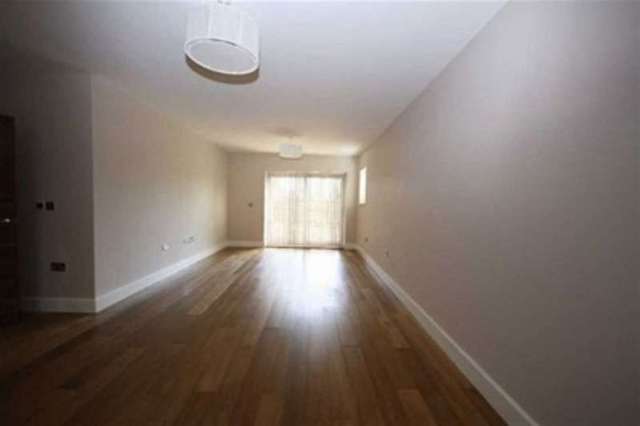  Image of 1 bedroom Flat to rent in Manor Road Chigwell IG7 at Manor Road  Chigwell, IG7 5PS