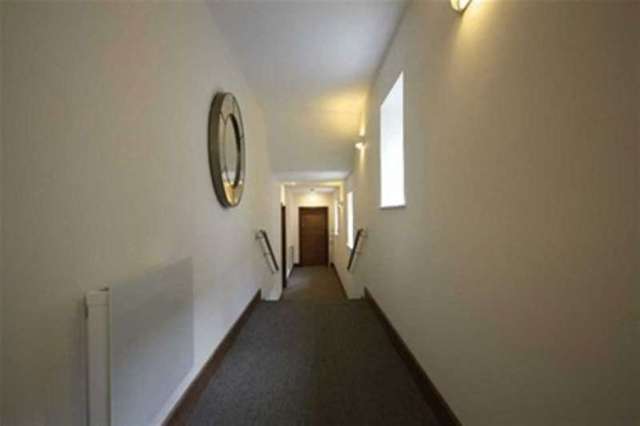  Image of 1 bedroom Flat to rent in Manor Road Chigwell IG7 at Manor Road  Chigwell, IG7 5PS