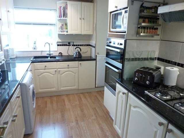  Image of 3 bedroom Semi-Detached house for sale in Markham Crescent Dunstable LU5 at Houghton Regis, LU5 4SS