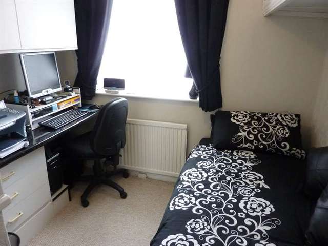  Image of 3 bedroom Semi-Detached house for sale in Markham Crescent Dunstable LU5 at Houghton Regis, LU5 4SS