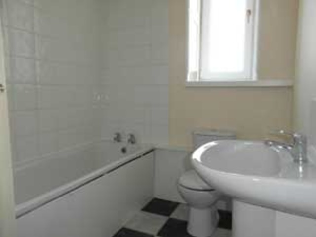  Image of 2 bedroom Flat to rent in Maryfield Edinburgh EH7 at Abbeyhill Edinburgh Edinburgh, EH7 5AR
