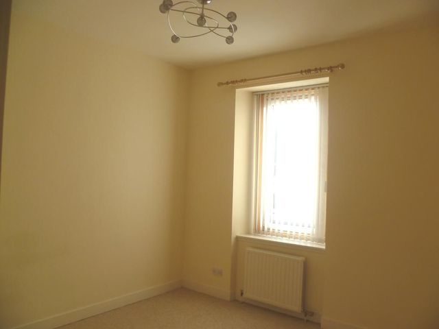  Image of 2 bedroom Flat to rent in Maryhall Street Kirkcaldy KY1 at Kirkcaldy Fife Fife, KY1 1BH