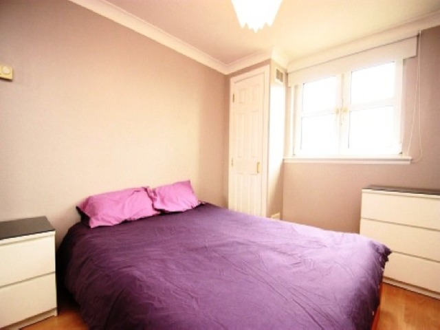  Image of 1 bedroom Flat to rent in Meadow Place Road Corstorphine Edinburgh EH12 at Edinburgh  Corstorphine, EH12 7RY