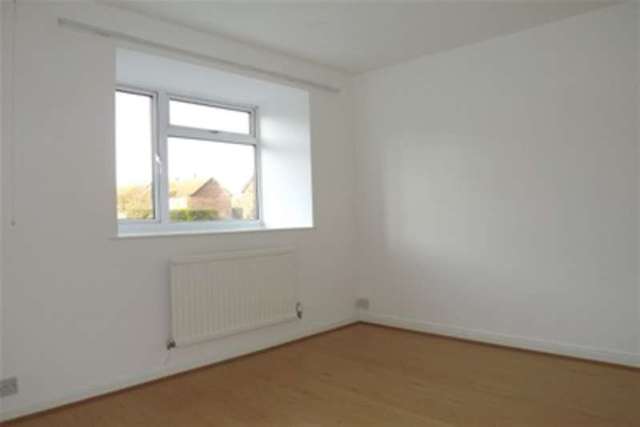  Image of 3 bedroom Terraced house to rent in Middle Mead Hook RG27 at Hook, RG27 9NX