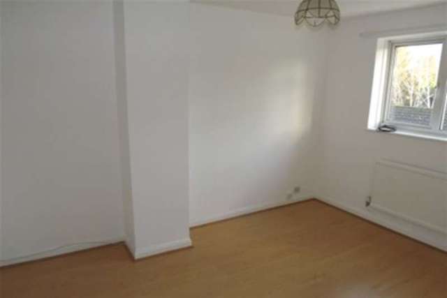  Image of 3 bedroom Terraced house to rent in Middle Mead Hook RG27 at Hook, RG27 9NX