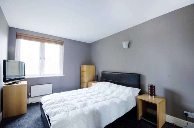  Image of 2 bedroom Flat to rent in Westferry Road London E14 at Pierpoint Building  Canary Wharf, E14 8NQ