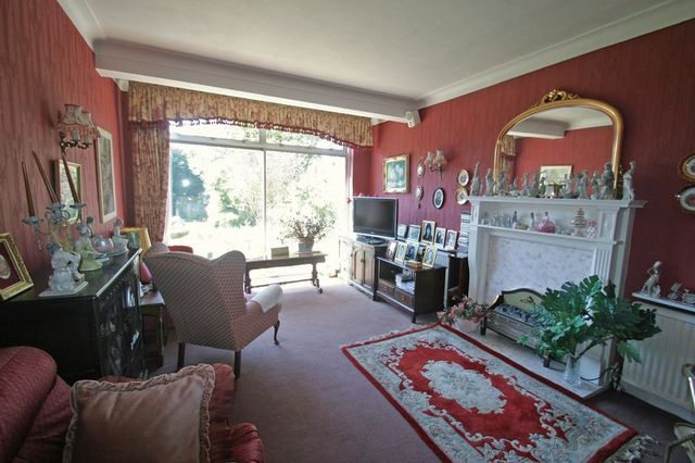  Image of 5 bedroom Detached house for sale in Minchenden Crescent London N14 at Minchenden Crescent Southgate Palmers Green, N14 7EL