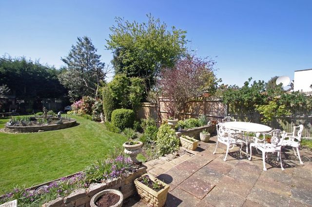  Image of 5 bedroom Detached house for sale in Minchenden Crescent London N14 at Minchenden Crescent Southgate Palmers Green, N14 7EL