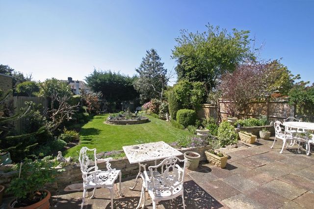  Image of 5 bedroom Detached house for sale in Minchenden Crescent London N14 at Minchenden Crescent Southgate Palmers Green, N14 7EL