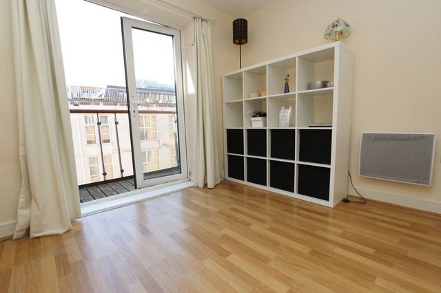  Image of 1 bedroom Flat to rent in Lower Canal Walk Southampton SO14 at Lower Canal Walk  Southampton, SO14 3JG