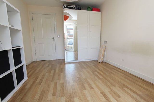  Image of 1 bedroom Flat to rent in Lower Canal Walk Southampton SO14 at Lower Canal Walk  Southampton, SO14 3JG