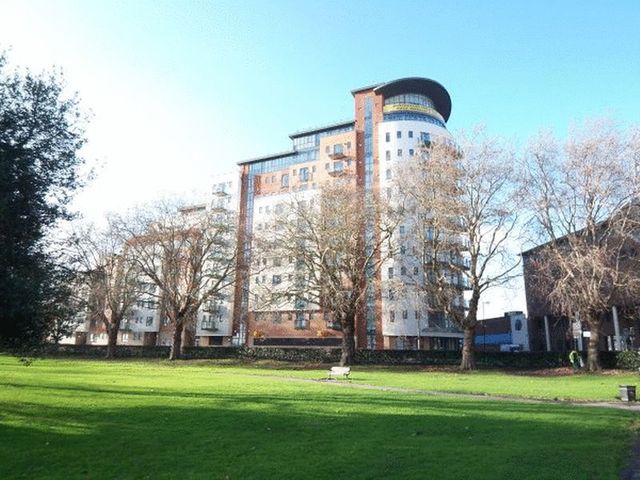  Image of 1 bedroom Flat to rent in Lower Canal Walk Southampton SO14 at Lower Canal Walk  Southampton, SO14 3JG