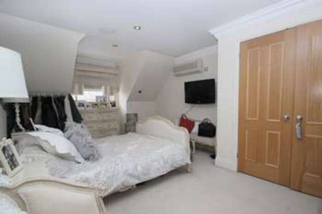  Image of 2 bedroom Flat for sale in Manor Road Chigwell IG7 at Manor Road  Chigwell, IG7 5PY
