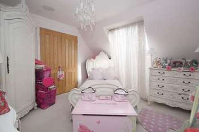  Image of 2 bedroom Flat for sale in Manor Road Chigwell IG7 at Manor Road  Chigwell, IG7 5PY