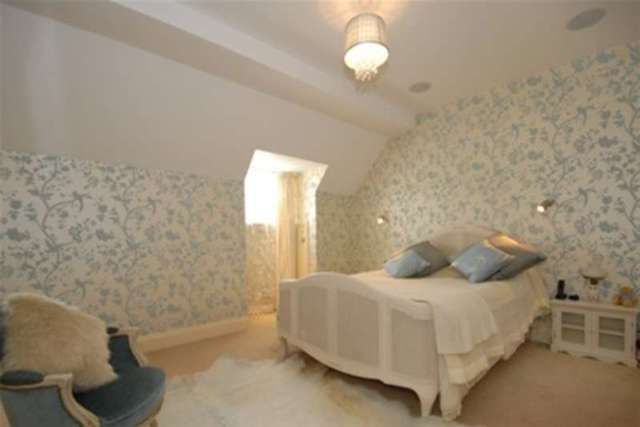  Image of 3 bedroom Detached house to rent in Moor Park House Way Farnham GU10 at Farnham, GU10 1FE