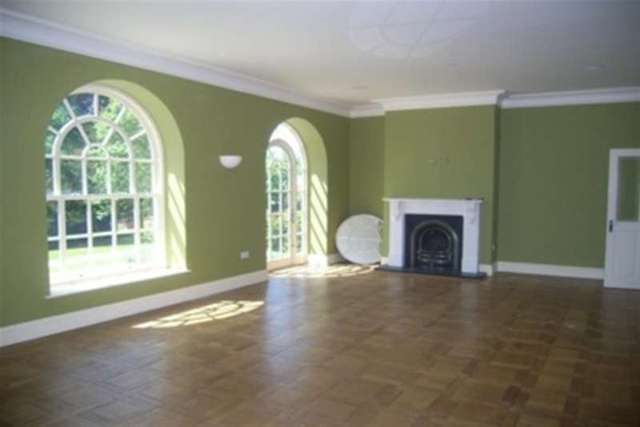  Image of 3 bedroom Detached house to rent in Moor Park House Way Farnham GU10 at Farnham, GU10 1FE