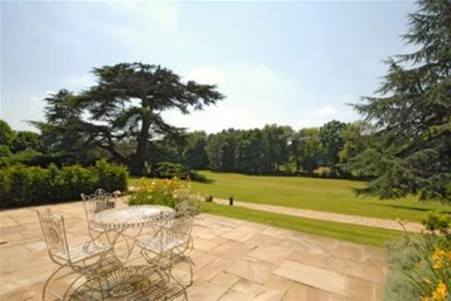  Image of 3 bedroom Detached house to rent in Moor Park House Way Farnham GU10 at Farnham, GU10 1FE