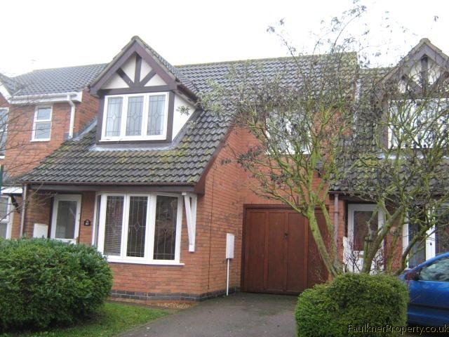  Image of 3 bedroom Terraced house to rent in West Street Buckingham MK18 at Buckingham, MK18 1HP