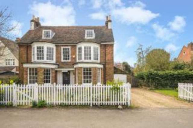  Image of 4 bedroom Detached house for sale in Morley Road Chislehurst BR7 at Chislehurst Kent Chislehurst, BR7 5PP
