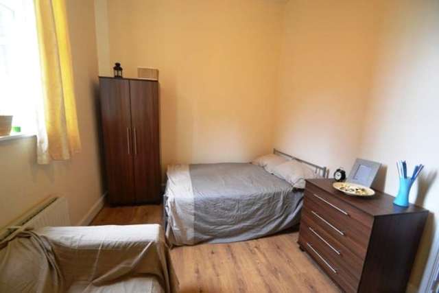  Image of 1 bedroom House Share to rent in Seven Sisters Road London N4 at Seven Sisters Road  Manor House, N4 2RE