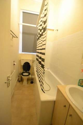  Image of 1 bedroom House Share to rent in Seven Sisters Road London N4 at Seven Sisters Road  Manor House, N4 2RE