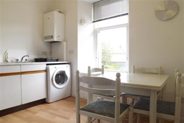  Image of 1 bedroom Flat to rent in Neilston Road Paisley PA2 at Paisley Renfrewshire Renfrewshire, PA2 6NA
