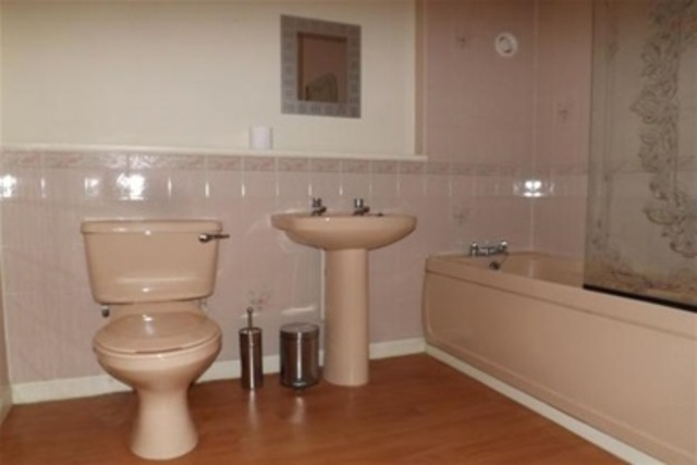  Image of 1 bedroom Flat to rent in Neilston Road Paisley PA2 at Paisley Renfrewshire Renfrewshire, PA2 6NA