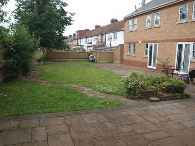  Image of 1 bedroom Flat to rent in Norlington Road London E10 at London, E10 6LF