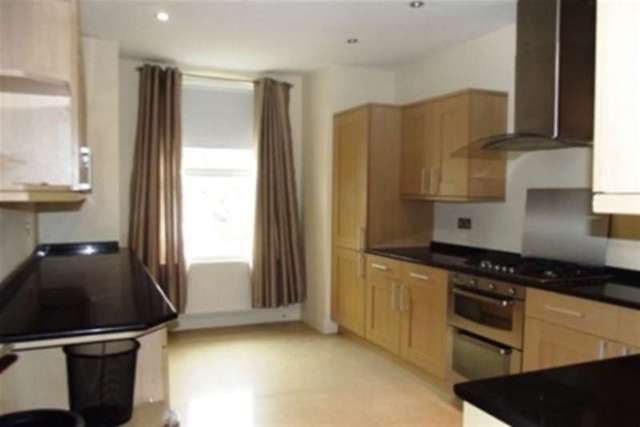  Image of 5 bedroom Semi-Detached house to rent in Warren Road London E4 at London, E4 6QR