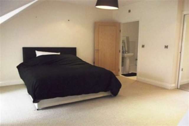  Image of 5 bedroom Semi-Detached house to rent in Warren Road London E4 at London, E4 6QR