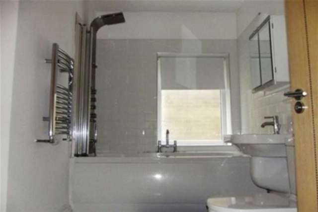  Image of 5 bedroom Semi-Detached house to rent in Warren Road London E4 at London, E4 6QR