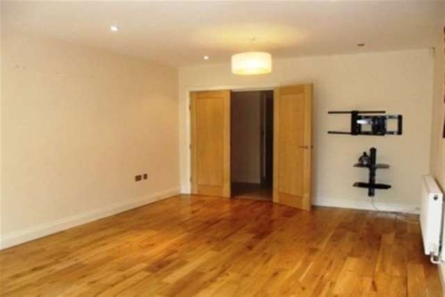  Image of 5 bedroom Semi-Detached house to rent in Warren Road London E4 at London, E4 6QR