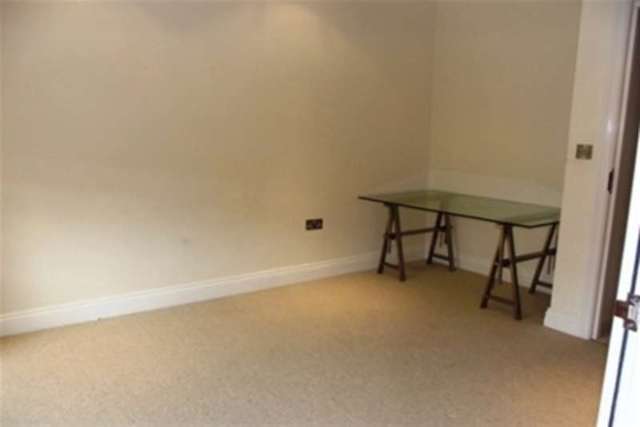  Image of 5 bedroom Semi-Detached house to rent in Warren Road London E4 at London, E4 6QR