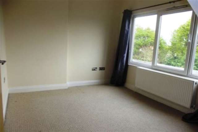  Image of 5 bedroom Semi-Detached house to rent in Warren Road London E4 at London, E4 6QR