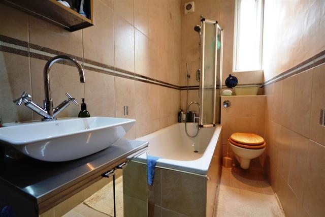  Image of 3 bedroom Property to rent in North View Road London N8 at Crouch End, N8 7LL