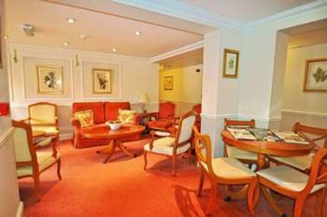  Image of 1 bedroom Retirement Property for sale in The Green Chipping Norton OX7 at 20-24 The Green  Chipping Norton, OX7 5DB