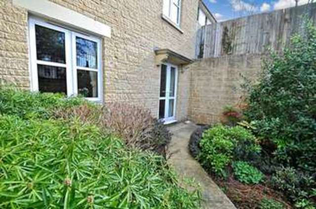  Image of 1 bedroom Retirement Property for sale in The Green Chipping Norton OX7 at 20-24 The Green  Chipping Norton, OX7 5DB