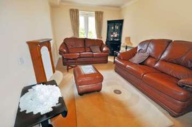  Image of 1 bedroom Retirement Property for sale in The Green Chipping Norton OX7 at 20-24 The Green  Chipping Norton, OX7 5DB