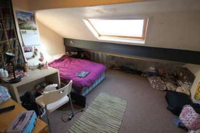  Image of 3 bedroom Terraced house to rent in Norwood Place Hyde Park Leeds LS6 at Norwood Place Hyde Park Leeds, LS6 1DY