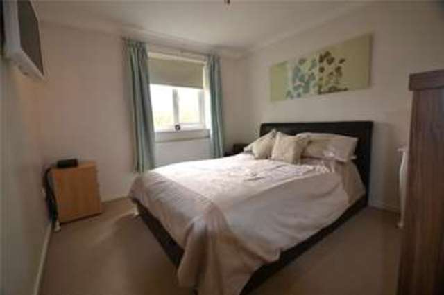  Image of 3 bedroom Terraced house for sale in Oakdale Bracknell RG12 at Bracknell Berkshire Easthampstead, RG12 0TG
