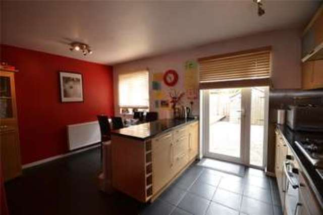  Image of 3 bedroom Terraced house for sale in Oakdale Bracknell RG12 at Bracknell Berkshire Easthampstead, RG12 0TG