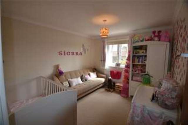  Image of 3 bedroom Terraced house for sale in Oakdale Bracknell RG12 at Bracknell Berkshire Easthampstead, RG12 0TG