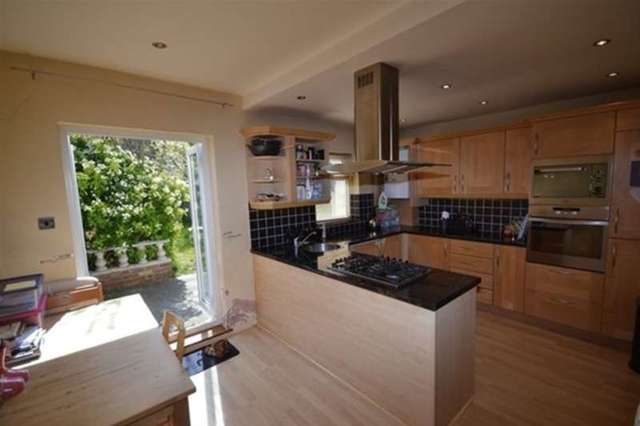  Image of 2 bedroom Detached house to rent in Oakdale Road London E11 at London, E11 4DJ