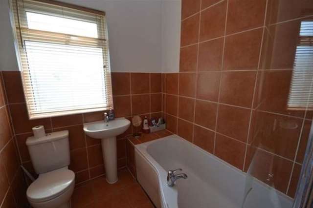  Image of 2 bedroom Detached house to rent in Oakdale Road London E11 at London, E11 4DJ