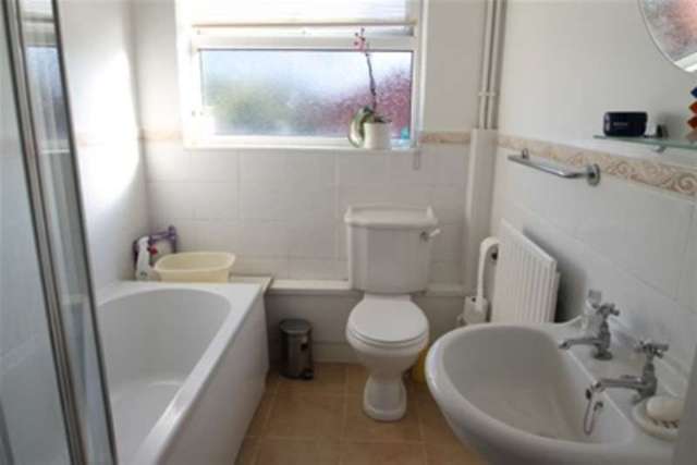  Image of 2 bedroom Flat to rent in Oakhill Road Sutton SM1 at Sutton, SM1 3AF
