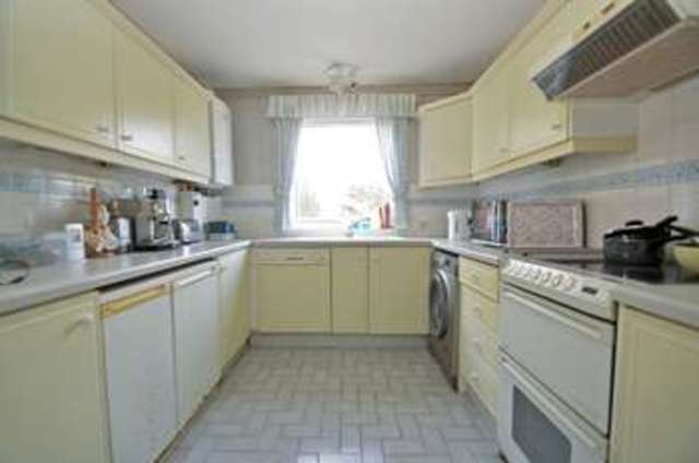  Image of 2 bedroom Flat for sale in Old Park Road Clevedon BS21 at Old Park Road  Clevedon, BS21 7EY