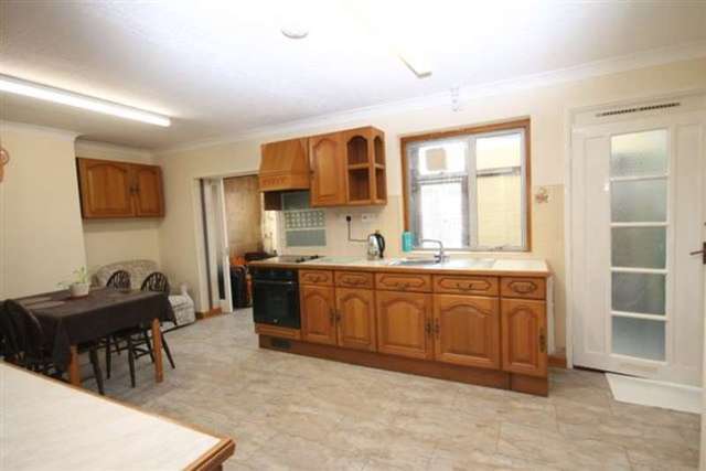  Image of 3 bedroom Semi-Detached house to rent in Oldbury Road Worcester WR2 at Oldbury Road St Johns Worcester, WR2 6JT
