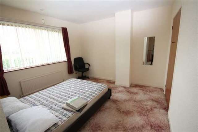  Image of 3 bedroom Semi-Detached house to rent in Oldbury Road Worcester WR2 at Oldbury Road St Johns Worcester, WR2 6JT
