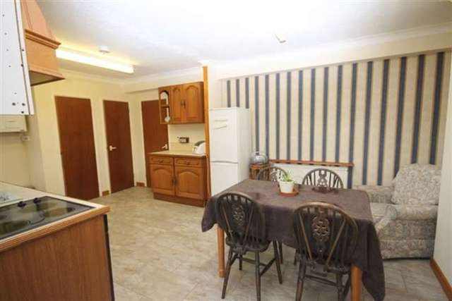 Image of 3 bedroom Semi-Detached house to rent in Oldbury Road Worcester WR2 at Oldbury Road St Johns Worcester, WR2 6JT
