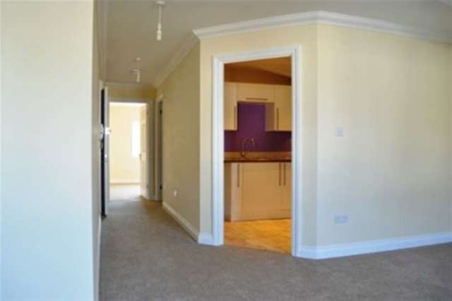  Image of 1 bedroom Flat to rent in Marlborough Road Woking GU21 at Woking, GU21 5LH